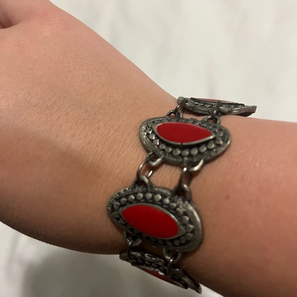 Bohemian silver and red chain bracelet with clasp